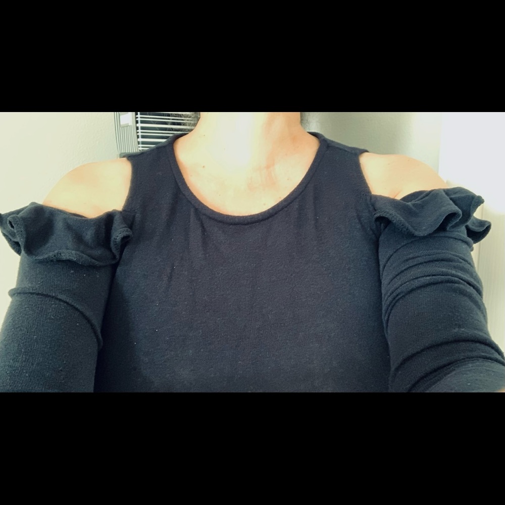 Aeropostale woman top, long sleeve, cold shoulder, black, size L.